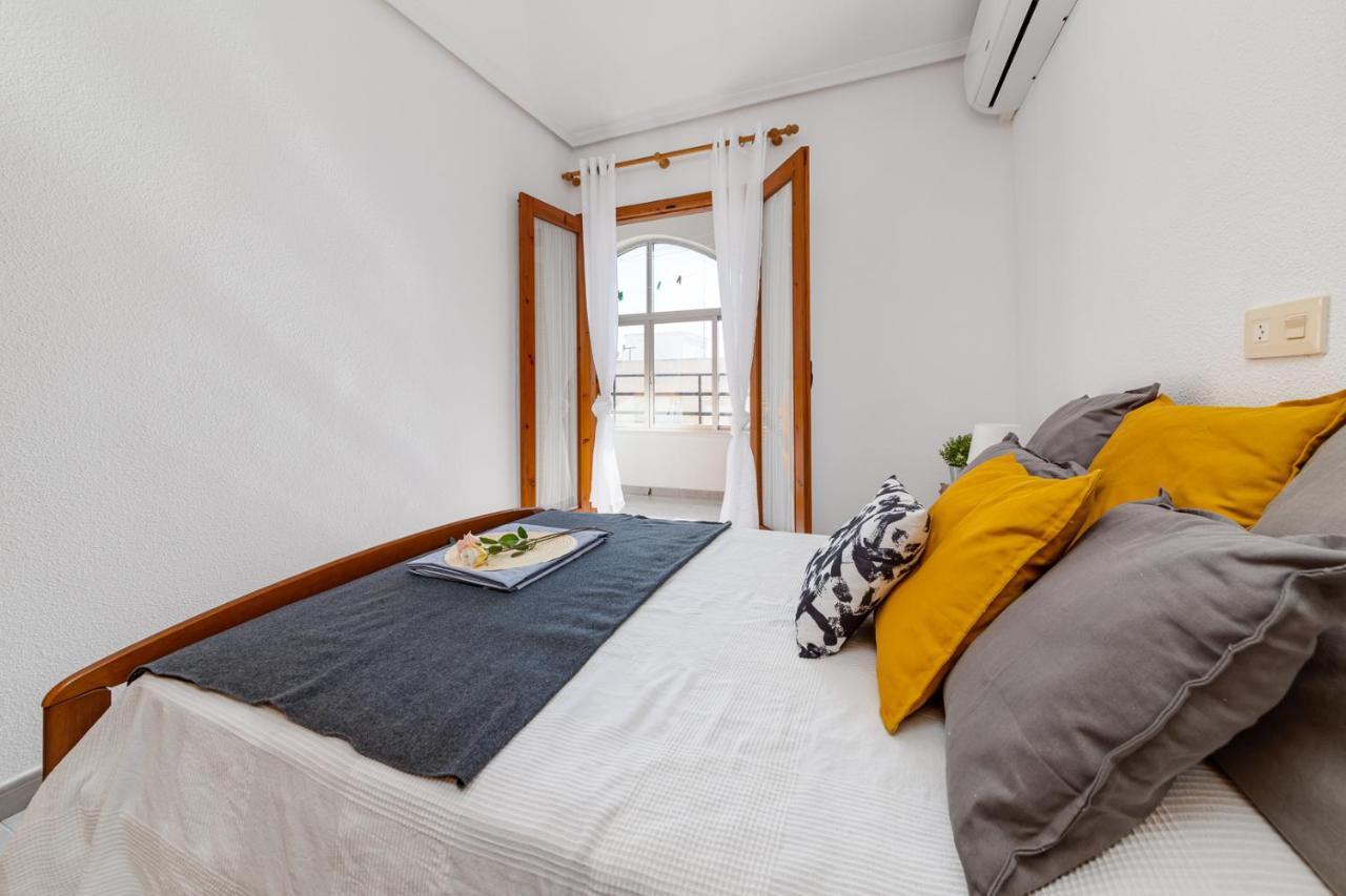 Cozy Apartment Near The Sea Torrevieja Exterior foto